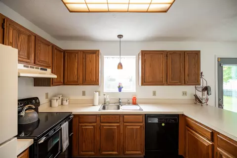 Kitchen - 2748 Conestoga St, Springfield, OH 45503 photo 3 of 3