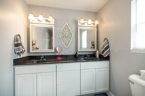 Bath - 2748 Conestoga St, Springfield, OH 45503 photo 3 of 4