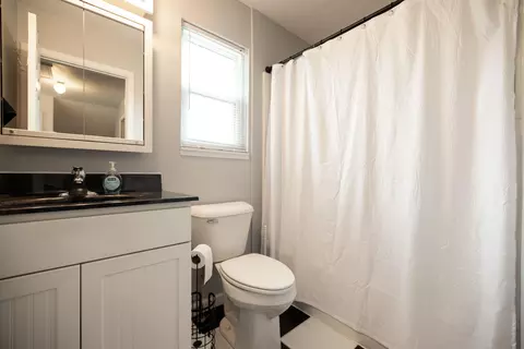 Bath - 2748 Conestoga St, Springfield, OH 45503 photo 2 of 4
