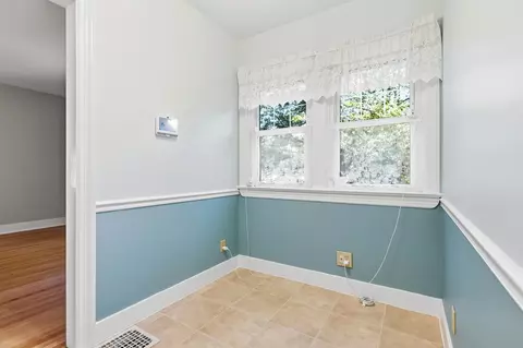 Entry Way - 314 S Broadmoor Blvd, Springfield, OH 45504 photo 3 of 7