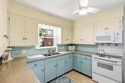 Kitchen - 314 S Broadmoor Blvd, Springfield, OH 45504 photo 2 of 5