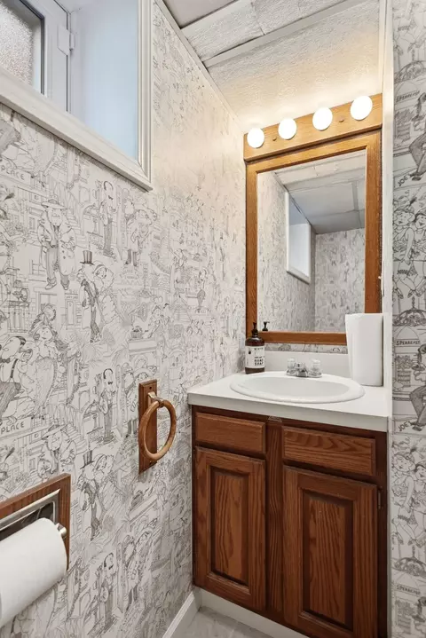 Bath - 314 S Broadmoor Blvd, Springfield, OH 45504 photo 4 of 4