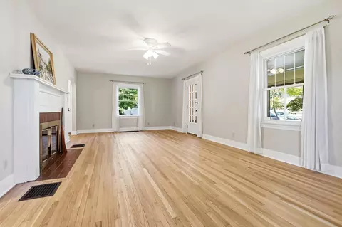 Living - 314 S Broadmoor Blvd, Springfield, OH 45504 photo 5 of 5