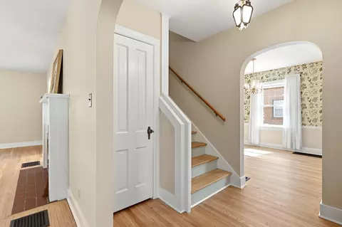Entry Way - 314 S Broadmoor Blvd, Springfield, OH 45504 photo 2 of 7