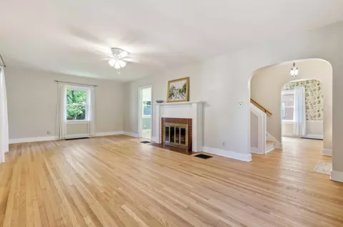 Living - 314 S Broadmoor Blvd, Springfield, OH 45504 photo 2 of 5
