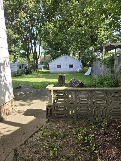 Exterior - 1908 W Washington St, Springfield, OH 45506 photo 3 of 3