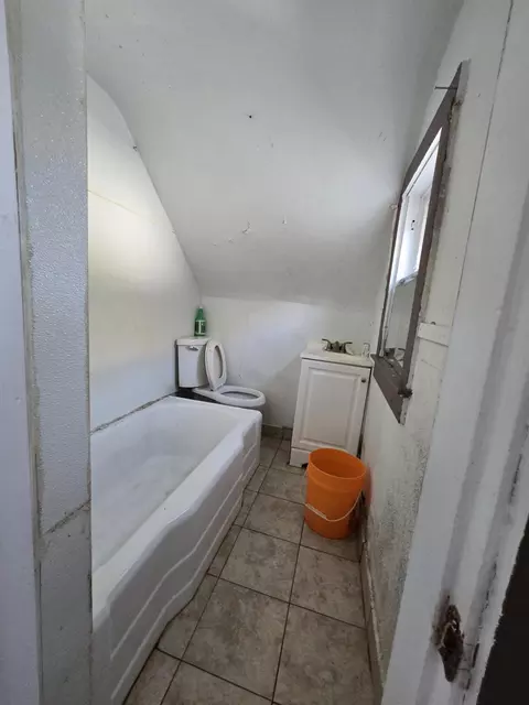 Bath - 1908 W Washington St, Springfield, OH 45506 photo 2 of 2