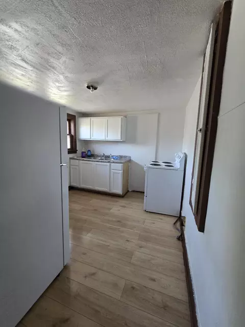 Kitchen - 1908 W Washington St, Springfield, OH 45506 photo 3 of 4
