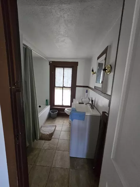Bath - 1908 W Washington St, Springfield, OH 45506 photo 1 of 2