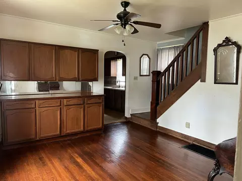 Living - 1243 W Mulberry St, Springfield, OH 45506 photo 4 of 7