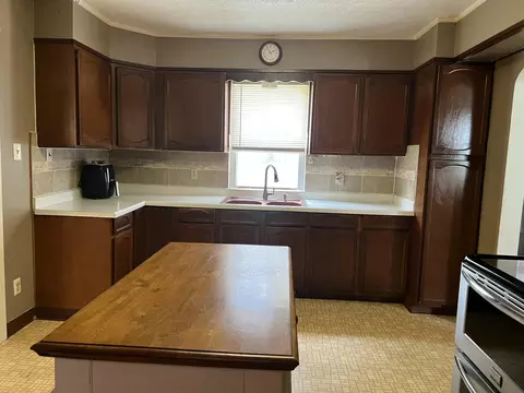 Kitchen - 1243 W Mulberry St, Springfield, OH 45506 photo 3 of 3