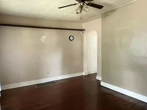 Living - 1243 W Mulberry St, Springfield, OH 45506 photo 2 of 7