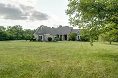 6372 Hartzell Rd, Greenville, OH 45331
