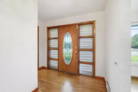 Entry Way - 1770 Saint Paris Pike, Springfield, OH 45504 photo 1 of 4