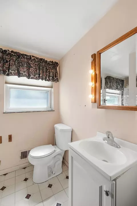 Bath - 1770 Saint Paris Pike, Springfield, OH 45504 photo 6 of 8