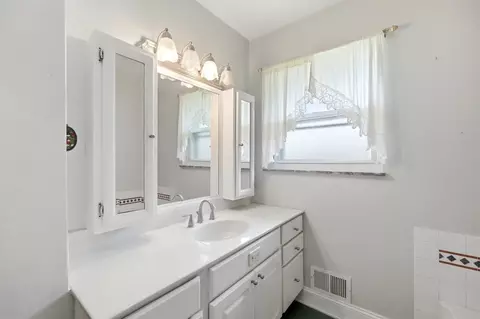 Bath - 1770 Saint Paris Pike, Springfield, OH 45504 photo 1 of 8