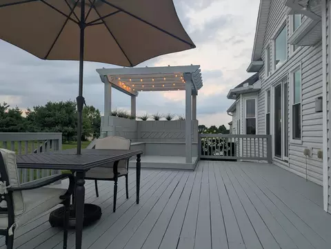 Exterior - 3223 Windy Ridge Dr, Springfield, OH 45502 photo 6 of 8