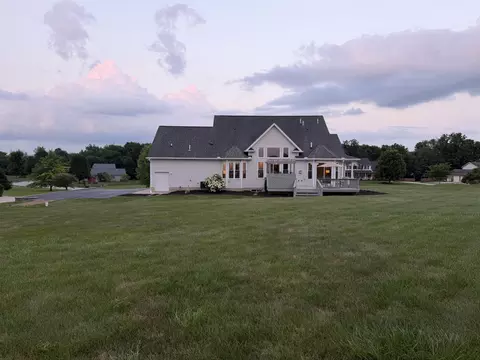Exterior - 3223 Windy Ridge Dr, Springfield, OH 45502 photo 8 of 8