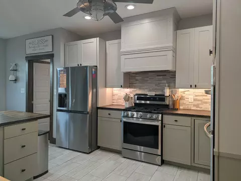 Kitchen - 3223 Windy Ridge Dr, Springfield, OH 45502 photo 2 of 4