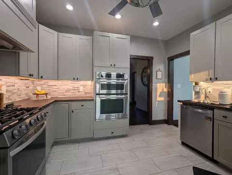 Kitchen - 3223 Windy Ridge Dr, Springfield, OH 45502 photo 3 of 4