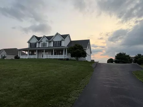 Exterior - 3223 Windy Ridge Dr, Springfield, OH 45502 photo 3 of 8
