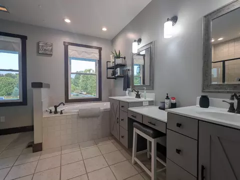 Bath - 3223 Windy Ridge Dr, Springfield, OH 45502 photo 3 of 6
