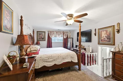 Bedroom - 5258 E County Line Rd, Springfield, OH 45502 photo 4 of 5