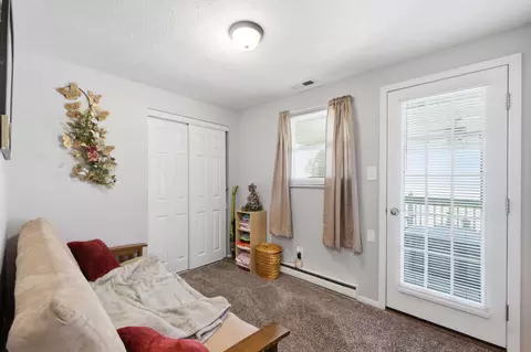 Bedroom - 5258 E County Line Rd, Springfield, OH 45502 photo 2 of 5