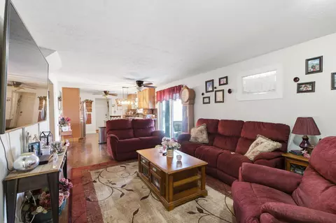 Living - 5258 E County Line Rd, Springfield, OH 45502 photo 5 of 5
