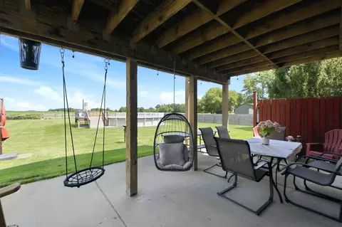 Exterior - 5258 E County Line Rd, Springfield, OH 45502 photo 10 of 15
