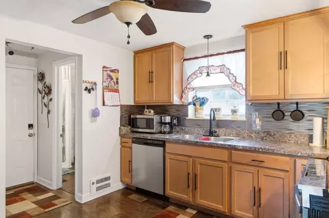 Kitchen - 5258 E County Line Rd, Springfield, OH 45502 photo 3 of 4