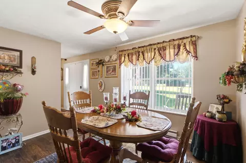 Dining - 5258 E County Line Rd, Springfield, OH 45502 photo 2 of 2