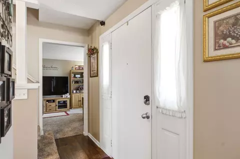 Entry Way - 5258 E County Line Rd, Springfield, OH 45502 photo 1 of 5