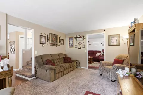 Living - 5258 E County Line Rd, Springfield, OH 45502 photo 2 of 5