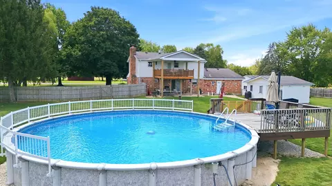 Exterior - 5258 E County Line Rd, Springfield, OH 45502 photo 12 of 15