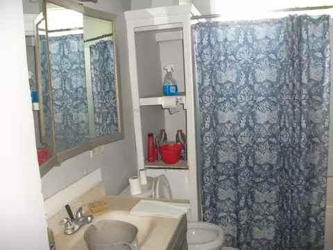 Bath - 2209 Columbus Ave, Springfield, OH 45503 photo 1 of 3