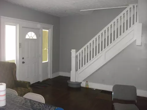 Entry Way - 2209 Columbus Ave, Springfield, OH 45503 photo 3 of 5
