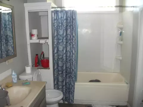 Bath - 2209 Columbus Ave, Springfield, OH 45503 photo 3 of 3