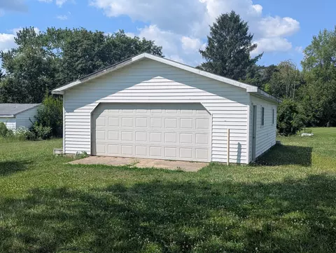Exterior - 2194 W Blee Rd, Springfield, OH 45502 photo 2 of 4
