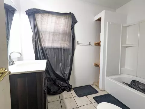 Bath - 2194 W Blee Rd, Springfield, OH 45502 photo 1 of 2