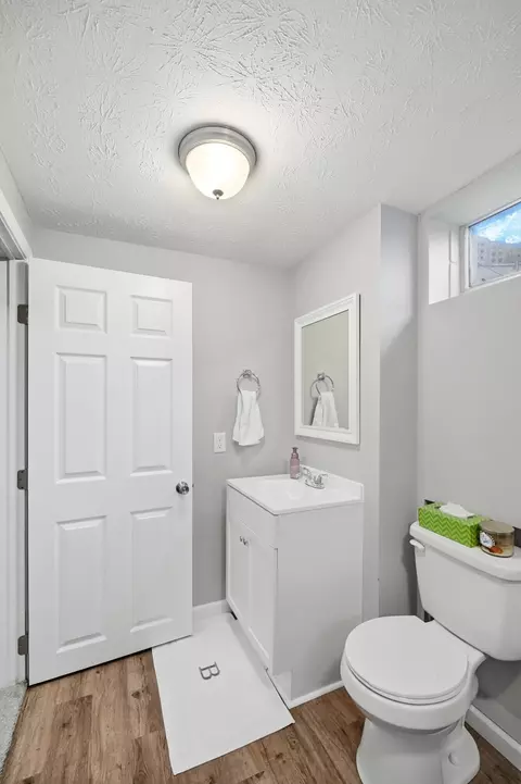 Bath - 4111 Helena Dr, Springfield, OH 45503 photo 6 of 6
