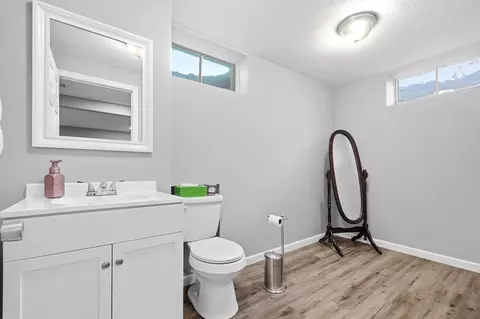 Bath - 4111 Helena Dr, Springfield, OH 45503 photo 4 of 6