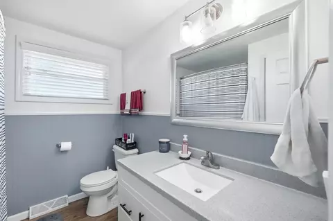 Bath - 4111 Helena Dr, Springfield, OH 45503 photo 1 of 6