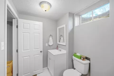 Bath - 4111 Helena Dr, Springfield, OH 45503 photo 5 of 6
