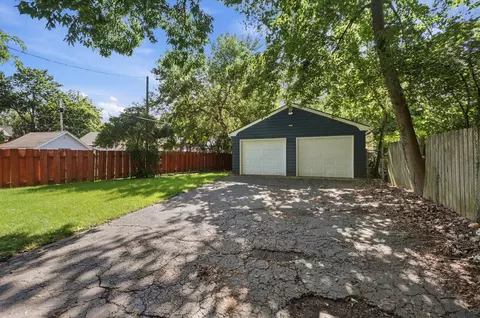 Exterior - 1840 Crescent Dr, Springfield, OH 45504 photo 9 of 11