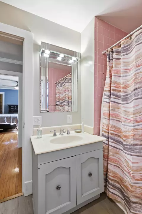 Bath - 1840 Crescent Dr, Springfield, OH 45504 photo 3 of 4