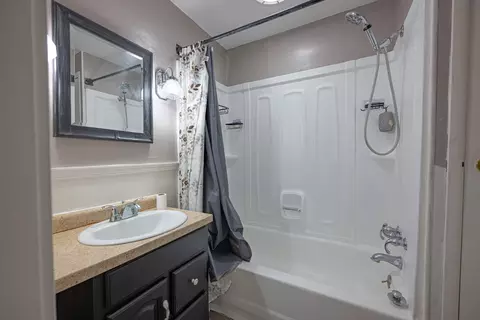 Bath - 308 Ridge Rd, Springfield, OH 45503 photo 1 of 1
