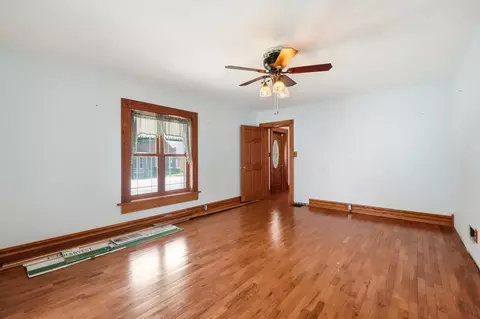 Living - 649 E High St, Springfield, OH 45505 photo 3 of 12