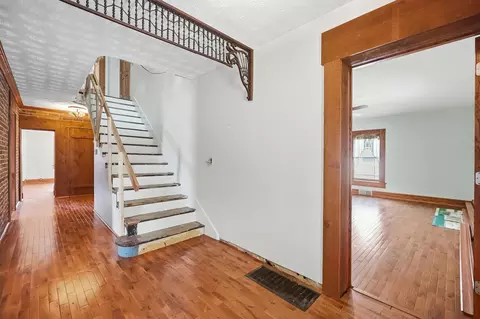 Entry Way - 649 E High St, Springfield, OH 45505 photo 2 of 5