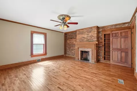 Living - 649 E High St, Springfield, OH 45505 photo 5 of 12